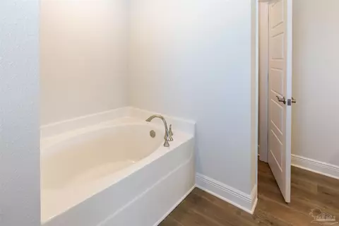Bath - 6214 Pineapple Dr, Milton, FL 32570 photo 6 of 7