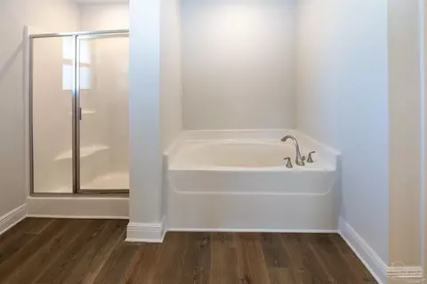 Bath - 6214 Pineapple Dr, Milton, FL 32570 photo 3 of 7