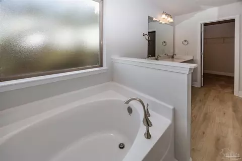 Bath - 6123 Another Ln, Milton, FL 32570 photo 3 of 3