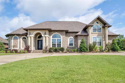 5650 Highland Lake Dr, Milton, FL 32583