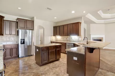 Kitchen - 5545 Heatherton Rd, Milton, FL 32570 photo 3 of 5