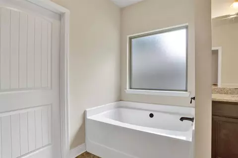 Bath - 5545 Heatherton Rd, Milton, FL 32570 photo 1 of 2