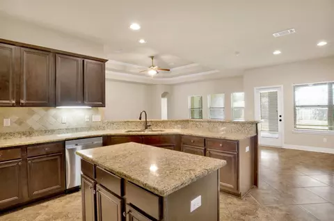 Kitchen - 5545 Heatherton Rd, Milton, FL 32570 photo 4 of 5
