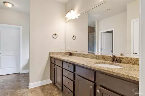 Entry Way - 5545 Heatherton Rd, Milton, FL 32570 photo 4 of 5