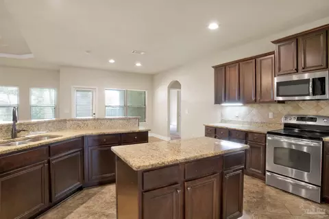 Kitchen - 5545 Heatherton Rd, Milton, FL 32570 photo 5 of 5