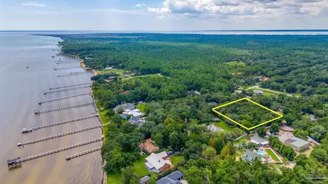 1708 Floresta Cir, Milton, FL 32583