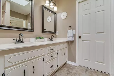 Bath - 5308 Stiles Ln, Pace, FL 32571 photo 1 of 2