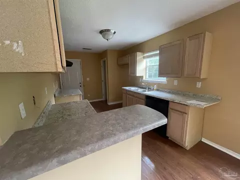 5266 Persimmon Ln, Milton, FL 32570 photo 9