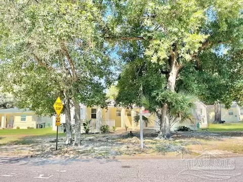 107 Holmes Dr #3, Pensacola, FL 32507