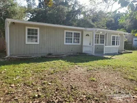 6463 Skyline Dr, Milton, FL 32570