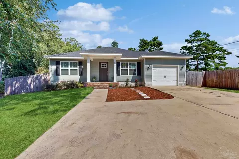 8684 Estrada St, Navarre, FL 32566