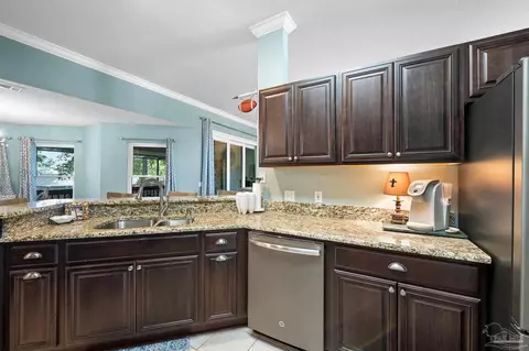 Kitchen - 4199 Castle Gate Dr, Pace, FL 32571 photo 5 of 6