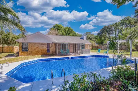 1511 Mariners Cir, Gulf Breeze, FL 32563
