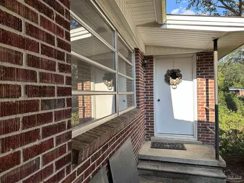 6522 Cedar St, Milton, FL 32570