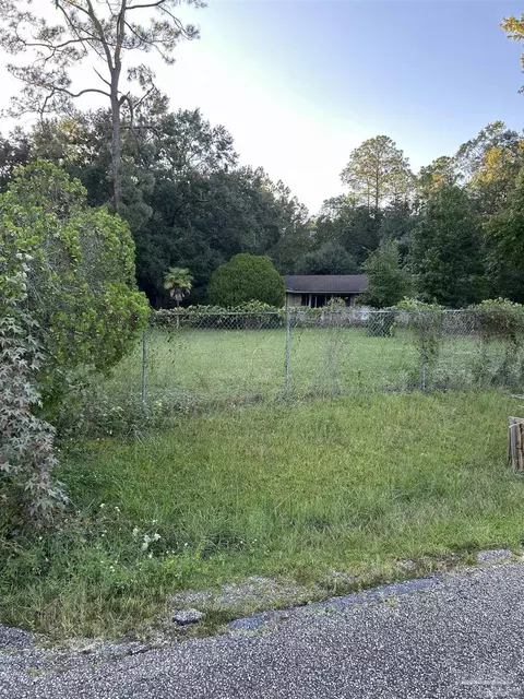 5613 Doris Ave, Milton, FL 32570 photo 2