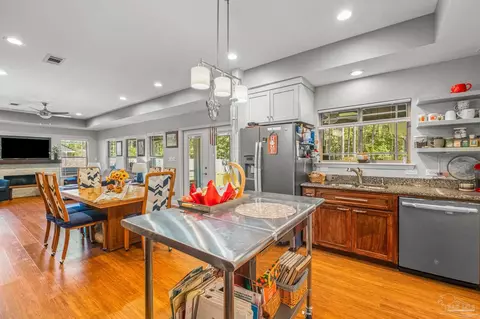 Kitchen - 2530 Ten Mile Rd, Pace, FL 32571 photo 4 of 6