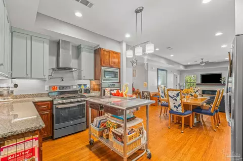 Kitchen - 2530 Ten Mile Rd, Pace, FL 32571 photo 2 of 6