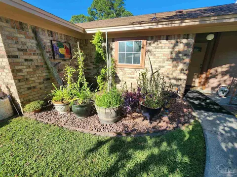 7428 St James Pl, Pensacola, FL 32506