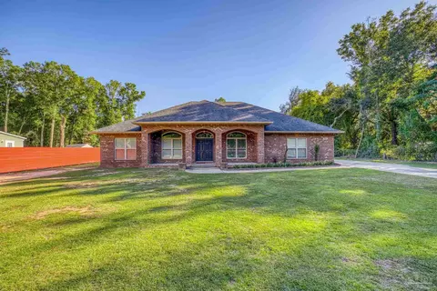 5661 Tom Sawyer Rd, Milton, FL 32583