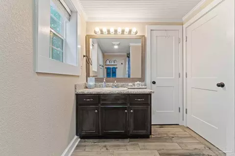 Bath - 3757 Escambia Ave, Jay, FL 32565 photo 3 of 4