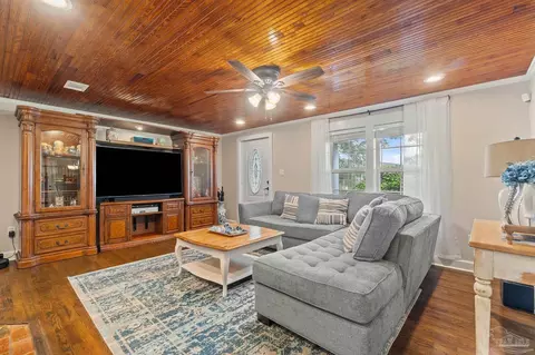 Living - 3757 Escambia Ave, Jay, FL 32565 photo 4 of 4