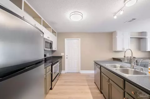 Kitchen - 4775 Landmark Ln, Pace, FL 32571 photo 2 of 3