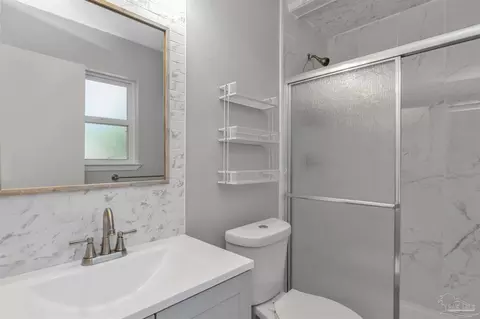 Bath - 4304 W Avenida De Golf, Pace, FL 32571 photo 1 of 4