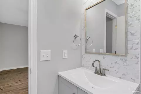 Bath - 4304 W Avenida De Golf, Pace, FL 32571 photo 2 of 4
