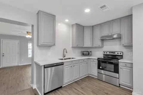 Kitchen - 4304 W Avenida De Golf, Pace, FL 32571 photo 3 of 3