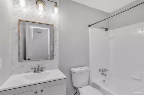 Bath - 4304 W Avenida De Golf, Pace, FL 32571 photo 3 of 4