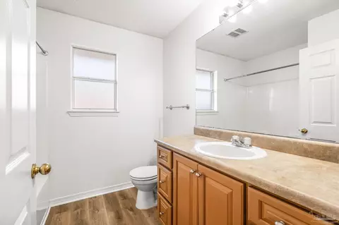 Bath - 4797 Oscar Ln, Pace, FL 32571 photo 4 of 4