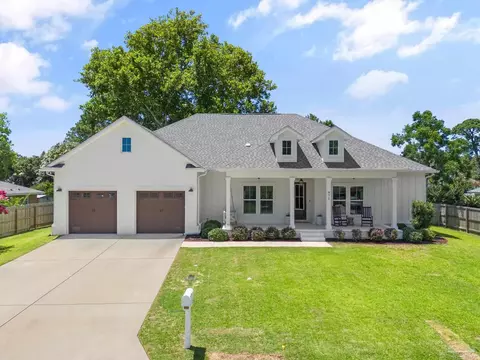 971 Grand Canal St, Gulf Breeze, FL 32563