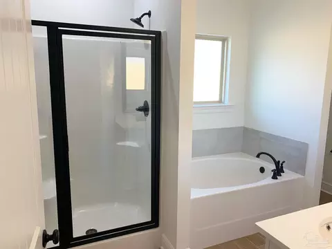 Bath - 5329 Adeline Cir 14-d #14-D ( ), Pace, FL 32571 photo 2 of 4