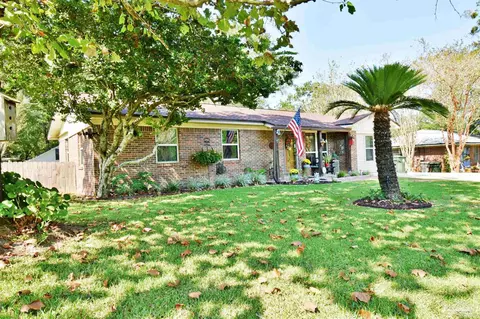 173 Navarro Rd, Cantonment, FL 32533