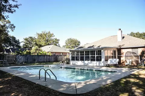 4307 Ridgeland Dr, Pace, FL 32571
