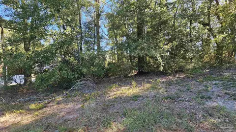 5720 Riviera Dr, Milton, FL 32583