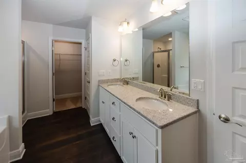 Bath - 6197 Pineapple Dr, Milton, FL 32570 photo 4 of 7