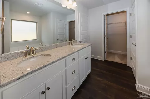 Bath - 6197 Pineapple Dr, Milton, FL 32570 photo 3 of 7