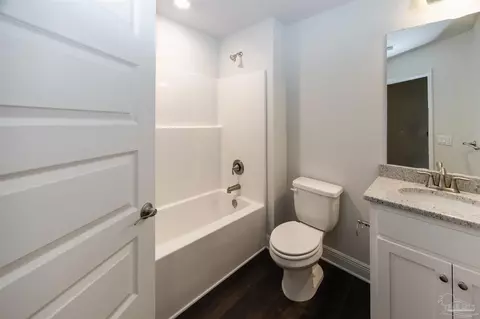 Bath - 6197 Pineapple Dr, Milton, FL 32570 photo 5 of 7