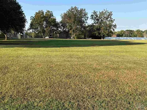 586 Pinebrook Cir, Cantonment, FL 32533 photo 2