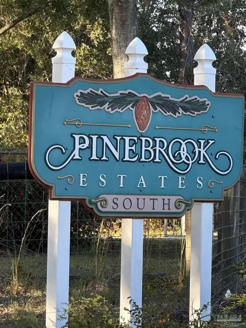 586 Pinebrook Cir, Cantonment, FL 32533 photo 3