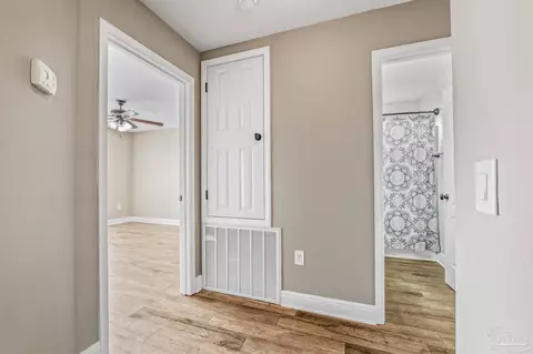 Entry Way - 5412 Covered Bridge Ln, Pace, FL 32571 photo 4 of 6