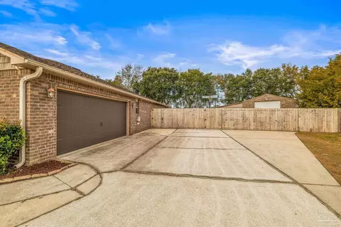 Exterior - 5412 Covered Bridge Ln, Pace, FL 32571 photo 5 of 7