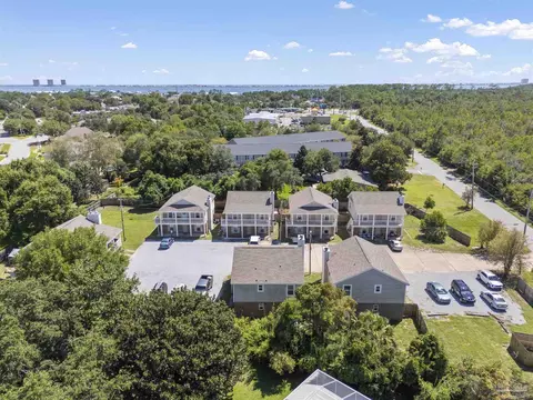 1070 Bayshore Rd, Gulf Breeze, FL 32563
