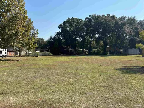 Mayo Cir, Pace, FL 32571