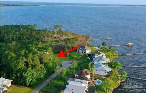 4513 Bayside Dr, Milton, FL 32583