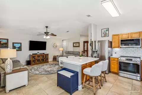Kitchen - 4813 Makenna Cir, Pace, FL 32571 photo 4 of 4