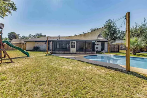 6922 Falcon Ln, Pensacola, FL 32526