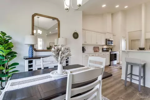 Dining - 4348 Russell Elliott Rd, Jay, FL 32565 photo 3 of 8