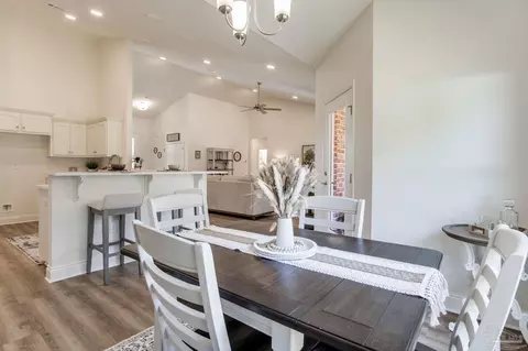 Dining - 4348 Russell Elliott Rd, Jay, FL 32565 photo 4 of 8